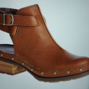 New in Box Cataluna Clog